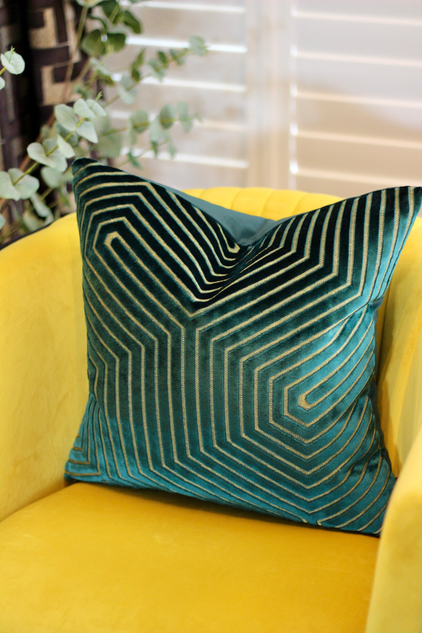 Shimmer Velvet Cushion - Emerald