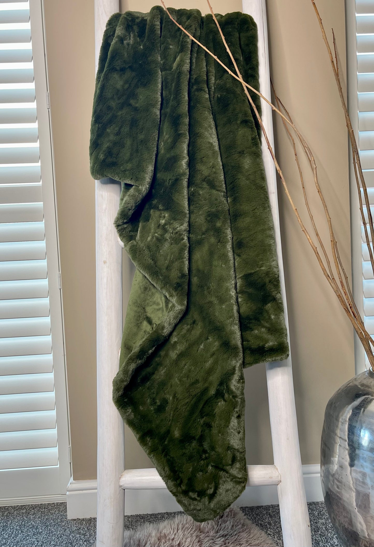 Luxe Faux Fur Throw - Olive