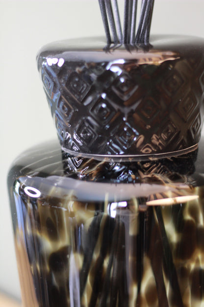 XXL Luxe Diffuser – Gourmand & Oriental Flower (5L) styled view – Leya Buster Interiors