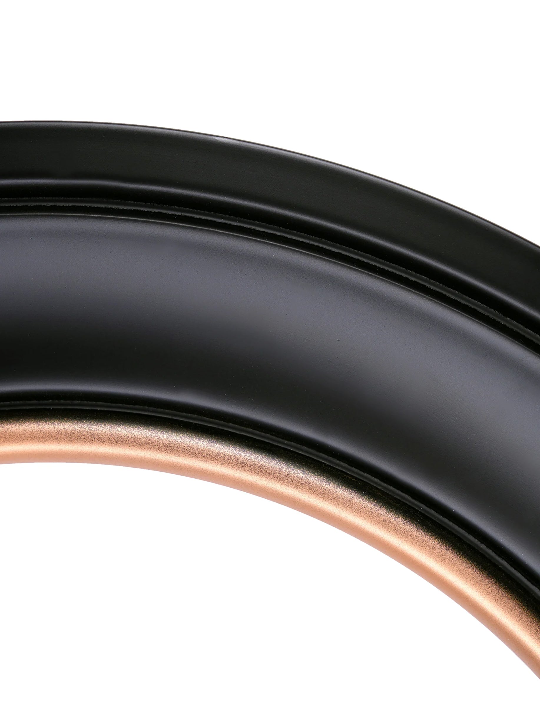 Lord Goldpaw – Gentleman Golden Labrador Oxford Round Frame styled view – Leya Buster Interiors