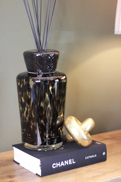 XXL Luxe Diffuser – Gourmand & Oriental Flower (5L) styled view – Leya Buster Interiors