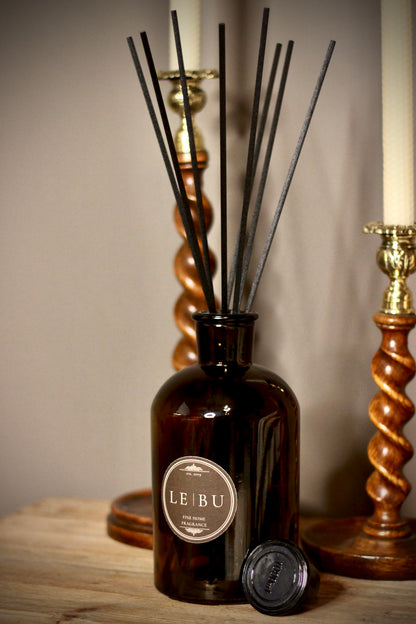 LE | BU Signature Scent XL Diffuser – Gentleman’s Lounge 1ltr styled view – Leya Buster Interiors
