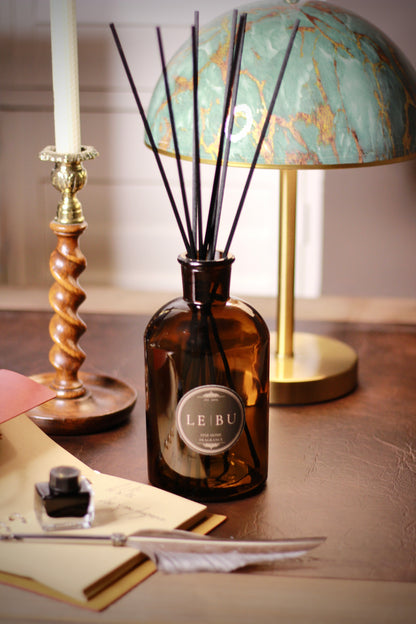 LE | BU Signature Scent XL Diffuser – Gentleman’s Lounge 1ltr – luxury reed diffuser at Leya Buster Interiors