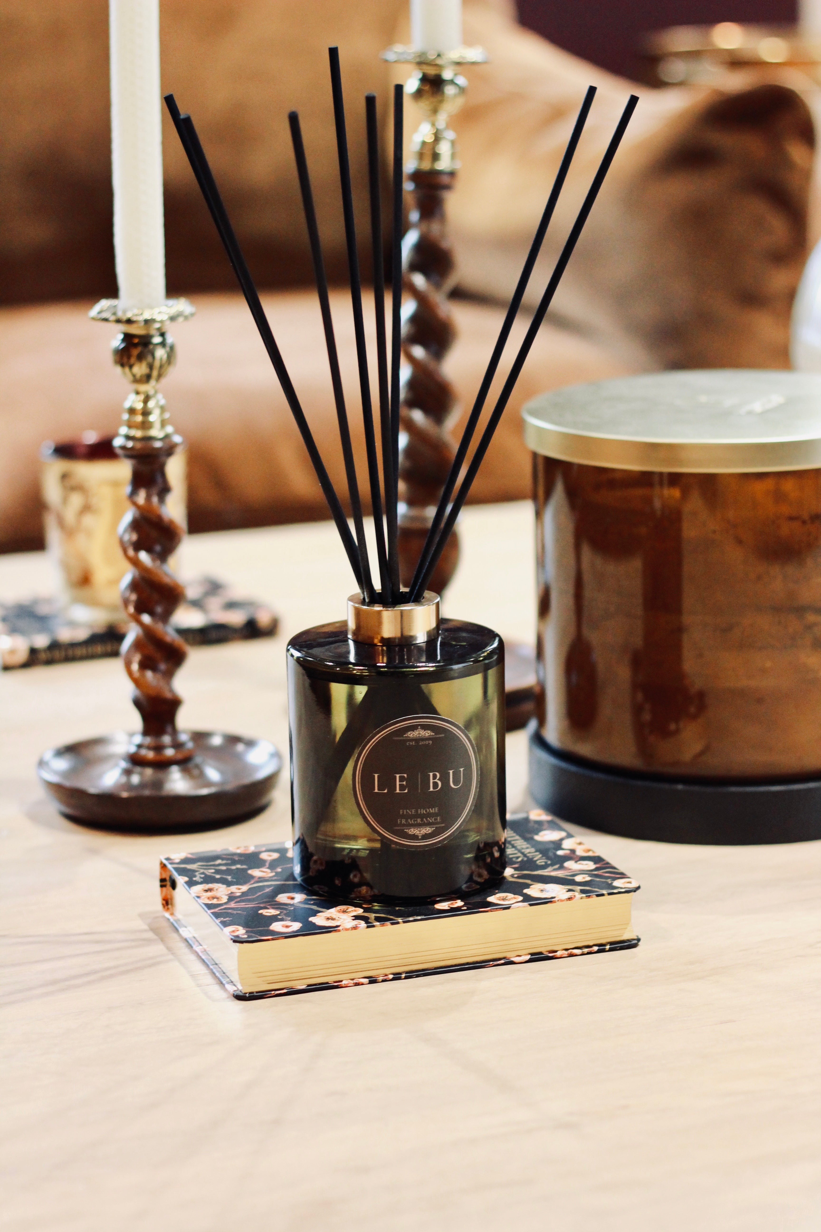 Large 500ml reed diffuser in green glass bottle for luxury home fragrance