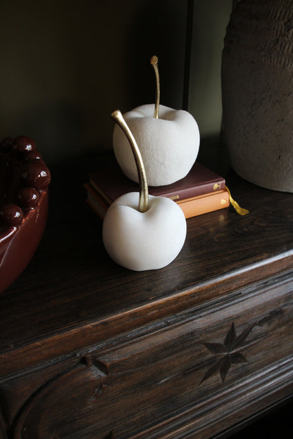 Detail of the Quartz White Decorative Apple decorative finish